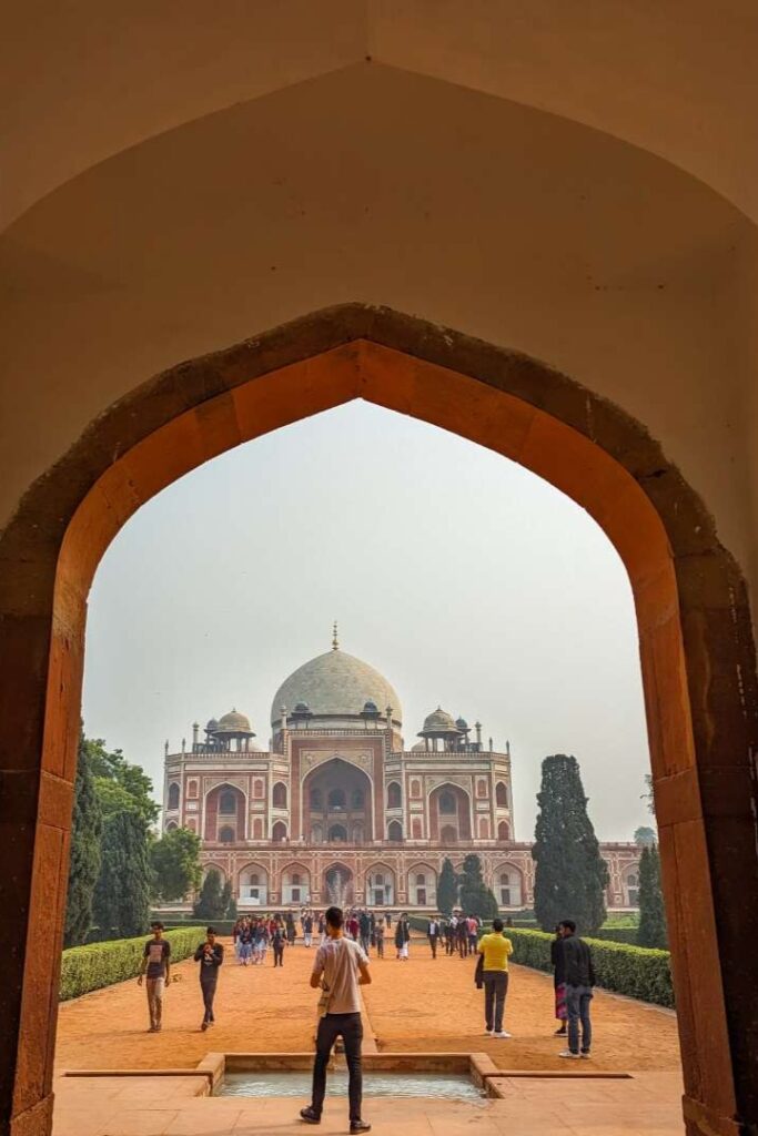 28 West_Gate_Humayun's_Tomb,_Nizamuddin,_Nizamuddin_East,_New_Delhi,_Delhi_110013_04 (Grandi)